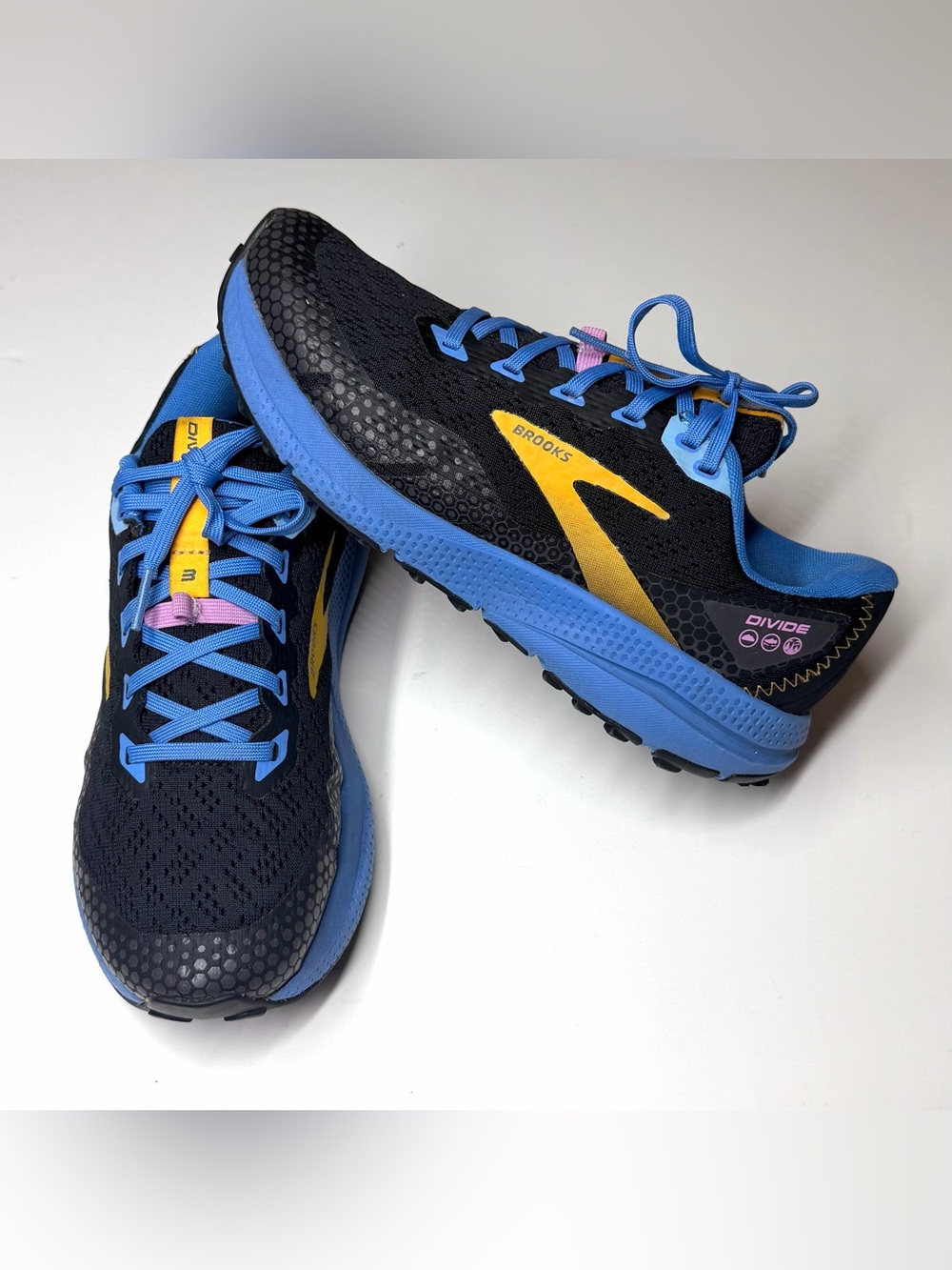 Brooks Women’s Divide 3 trail running shoes Size- 7.5 Medium